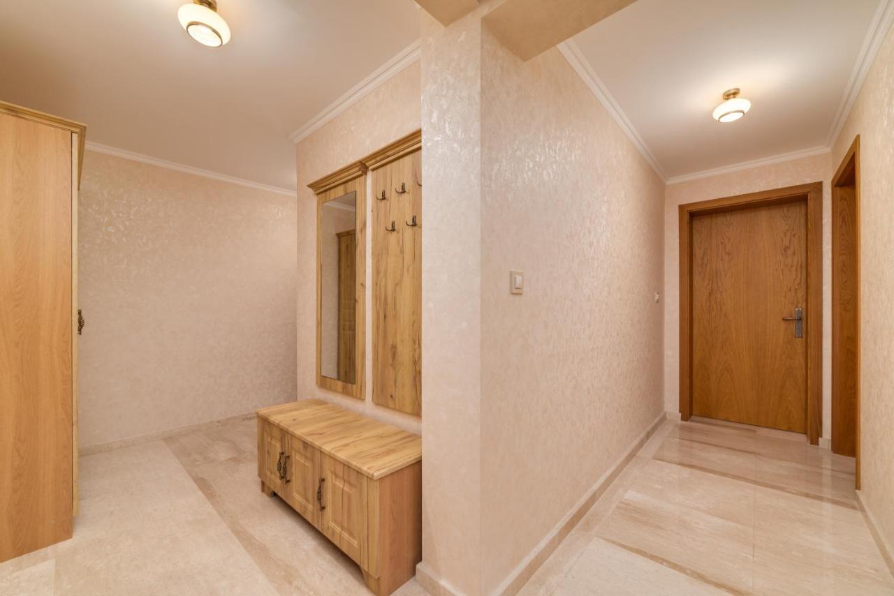 Deluxe And Central Garden Apartment Varna Exterior photo