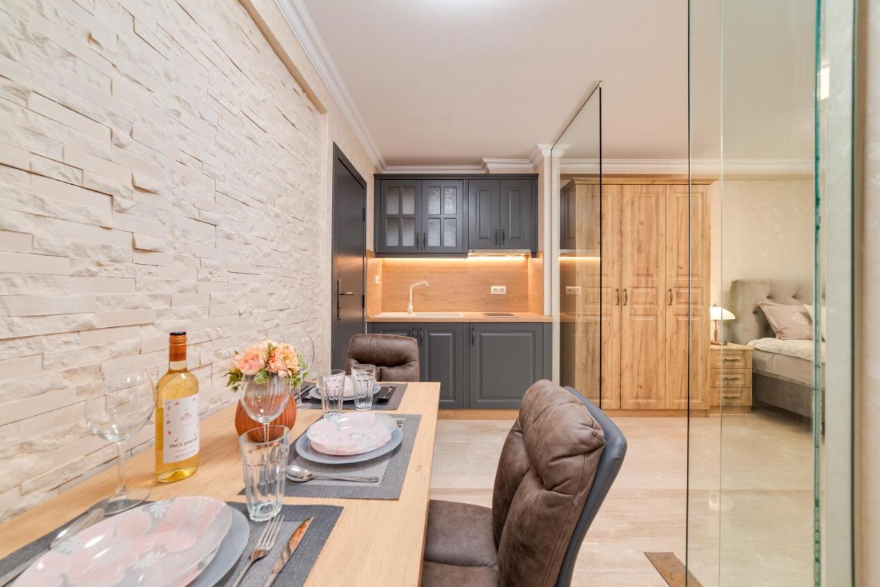 Deluxe And Central Garden Apartment Varna Exterior photo