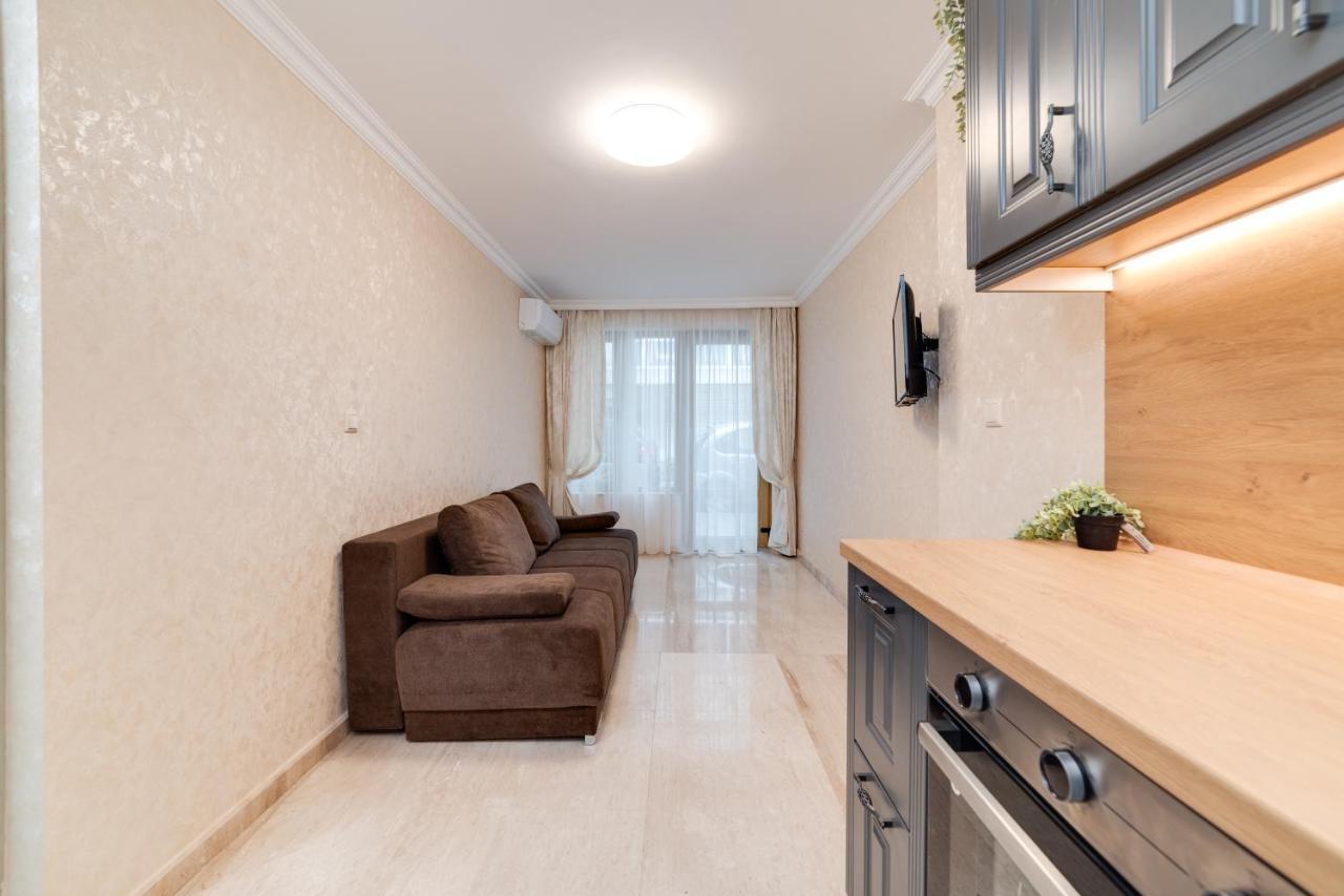 Deluxe And Central Garden Apartment Varna Exterior photo